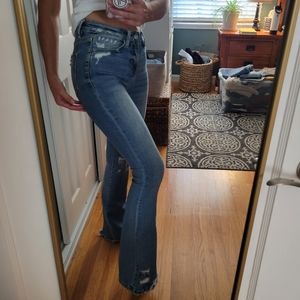 VICI- DISTRESSED FLARE JEANS